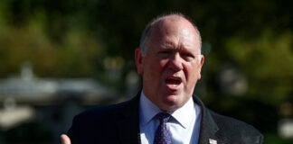 Consilierul lui Trump, Tom Homan, ar fi acceptat o mită de 50.000 de dolari într-o operațiune sub acoperire