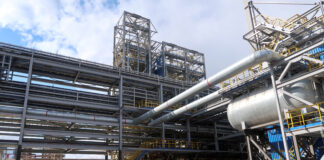 Dronele ucrainene atacă din nou un important complex petrochimic rus