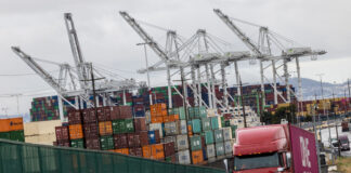 Trump declanșează un nou val de tarife uriașe în SUA: 100% pe medicamente, 50% pe mobilă și 25% pe camioane grele