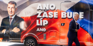 Conturi anonime de pe TikTok promovează partide radicale înainte de alegerile din Cehia