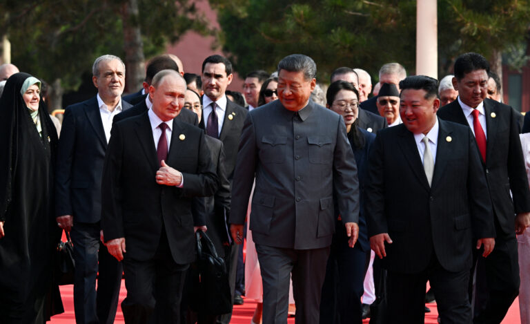 Xi Jinping își etalează puterea la parada militară alături de Putin și Kim