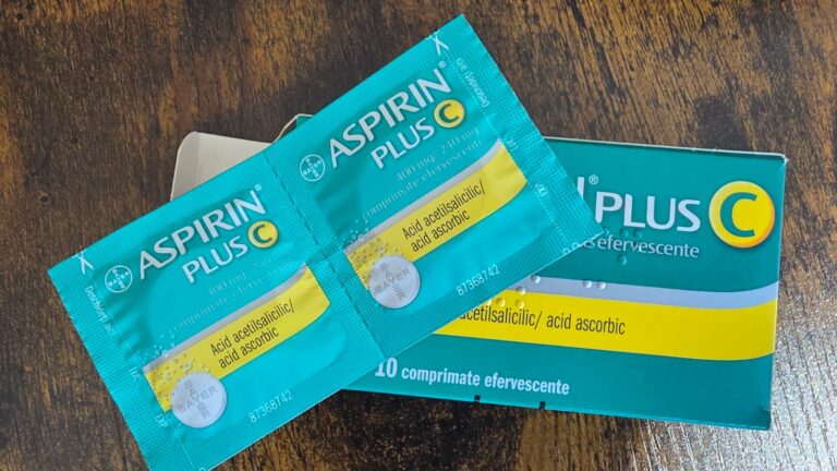 Aspirina poate reduce riscul de recurență în cancerul de colon și rect: un nou studiu revoluționar