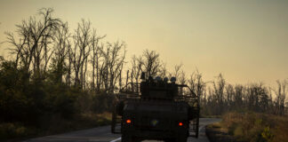 Război în Ucraina: orașele de pe linia frontului trăiesc între teamă și rezistență