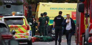 Doi morți într-un atac lângă o sinagogă din Marea Britanie, suspectul împușcat de poliție