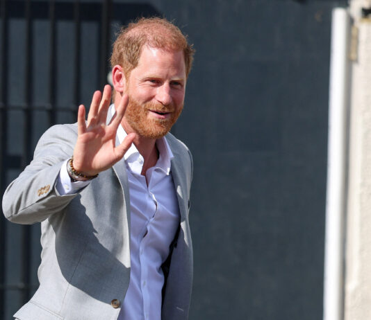 Prințul Harry ar urma să revină în Marea Britanie cu cei doi copii ai săi, potrivit publicației Daily Telegraph