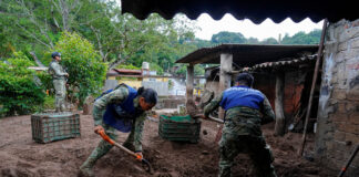 Ploi torențiale devastează orașe din Mexic: aproape 130 de morți și dispăruți