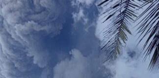 Erupție spectaculoasă a vulcanului Mount Lewotobi Laki-laki din Indonezia: coloana de cenușă a atins 10 kilometri