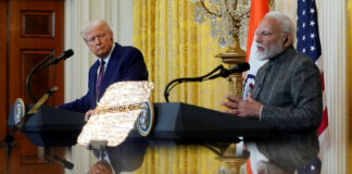 Trump promite să mențină tarifele „masive” împotriva Indiei până când aceasta va opri importurile de petrol rusesc