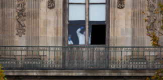 Muzeul Luvru din Paris redeschide porțile după jaful de bijuterii