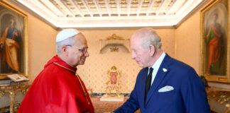 Întâlnire istorică: Regele Charles și Papa Leon se roagă împreună după 500 de ani