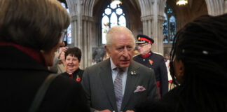 Regele Charles al Marii Britanii huiduit din cauza fratelui său, Prințul Andrew