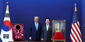 Coreea de Sud îl onorează pe Trump cu cea mai înaltă distincție, o coroană de aur și… ketchup