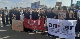 Studenții brașoveni contestă în stradă prezența obligatorie la cursuri