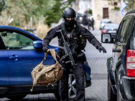 Doi morți și mai multe persoane rănite într-un atac armat pe insula Creta