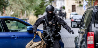 Doi morți și mai multe persoane rănite într-un atac armat pe insula Creta