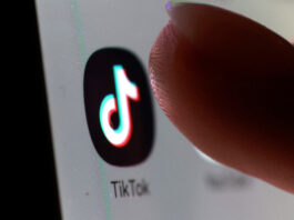 Franța investighează TikTok: algoritmii platformei ar putea influența tinerii spre sinucidere