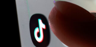 Franța investighează TikTok: algoritmii platformei ar putea influența tinerii spre sinucidere