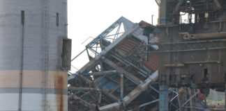 Salvatori din Coreea de Sud folosesc explozibili pentru a ajunge la muncitorii prinși sub clădirea prăbușită