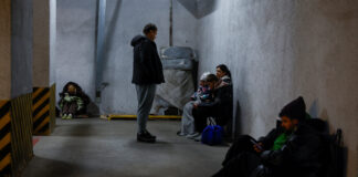 Atac cu drone și rachete asupra Kievului: 26 de răniți și clădiri avariate