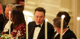 Elon Musk participă la cina lui Donald Trump cu prințul moștenitor al Arabiei Saudite