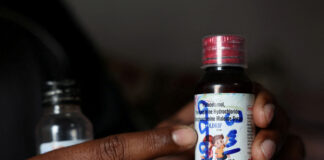 Lacune de siguranță și control deficitar: Cum ajung copiii să moară din cauza siropurilor de tuse produse în India