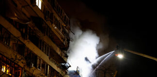 Atacuri rusești cu rachete și drone devastează Kievul: cel puțin 4 morți în bombardamentele nocturne