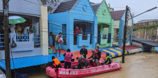 Thailanda trimite un portavion pentru ajutor în inundații, pe măsură ce ploile se intensifică