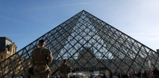 Persoana suspectată că ar fi al patrulea membru al bandei care a jefuit Luvrul a fost arestată