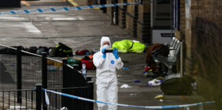 UPDATE 1: Poliția britanică afirmă că atacurile cu cuțitul din tren au fost comise de un atacator singur, fără motivație teroristă (VIDEO)