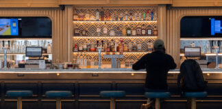 Datele arată că americanii beau mai puțin, dar scăderea consumului de alcool este minimă