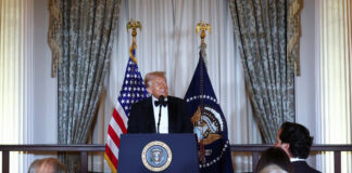 Gala Kennedy Center Honors celebrează artiștii, dar Donald Trump acaparează atenția