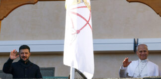 Papa îndeamnă la „continuarea dialogului” după întâlnirea cu Zelenski