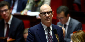 Franța poate adopta bugetul până la finalul anului, spune ministrul de finanțe