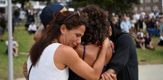 Australia pregătește legi mai dure privind armele după ce tatăl și fiul său au ucis 15 persoane la Bondi Beach