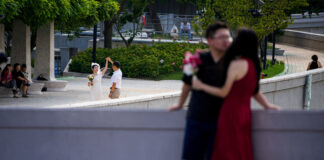 China elimină costurile directe pentru naștere începând din 2026