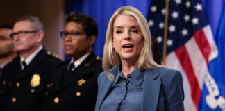 FBI a dejucat un complot terorist ce viza zona Los Angeles, potrivit procurorului general