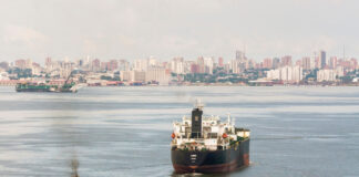 Trump ordonă „blocada” petrolierelor sancționate la ieșirea și intrarea în apele Venezuelei