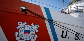 SUA analizează trimiterea de forțe suplimentare ale Gărzii de Coastă pentru a captura un petrolier aflat în retragere