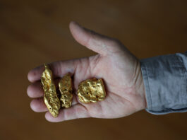 Aurul crește pe fondul scăderii prețului petrolului după prelungirea armistițiului SUA–Iran