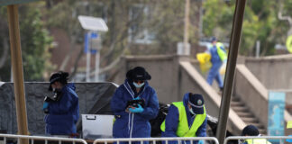 Atacul armat de pe plajă pune sub semnul întrebării regimul de control al armelor din Australia