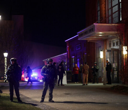 Atac armat la Universitatea Brown: 2 morți și 9 răniți, poliția îl caută pe atacator