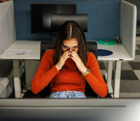 Generația Z, piața muncii și inteligența artificială: fricțiune, frică și o șansă de transformare