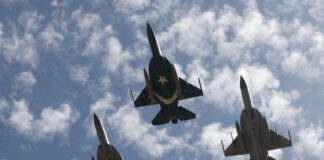 Pakistan și Arabia Saudită negociază un acord militar: avioane JF-17 în schimbul împrumuturilor