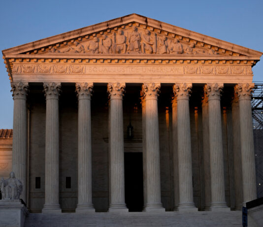 Tarifele lui Trump în fața Curții Supreme: decizie crucială pentru Statele Unite și economia mondială