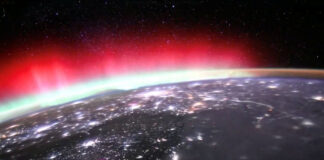 Capsula SpaceX cu patru astronauți, dintre care unul bolnav, a amerizat în siguranță în largul Californiei