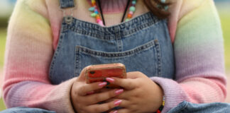 Interdicția rețelelor sociale pentru minori din Australia a dus la închiderea a 4,7 milioane de conturi într-o lună