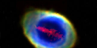 Astronomii au observat o misterioasă „bară de fier” în cunoscuta Nebuloasă Inel