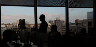 Tinerii angajați sunt cei mai îngrijorați de impactul AI asupra locurilor de muncă, arată un sondaj Randstad