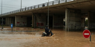 Un migrant salvat, 50 dați dispăruți după scufundarea unei ambarcațiuni lângă Tunisia