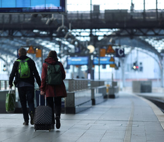 Transportul public din Germania riscă să fie paralizat luni, pe fondul unui apel la grevă